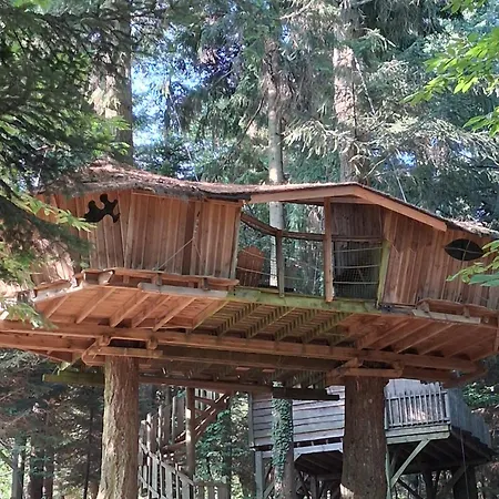 Les De Labrousse Lodge *