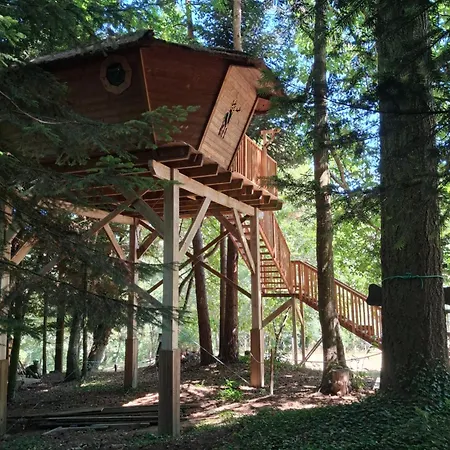 Les De Labrousse Lodge