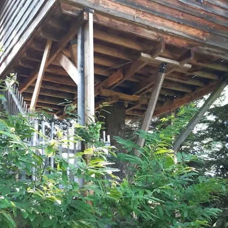 Les De Labrousse Lodge *