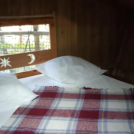 Les De Labrousse Lodge *