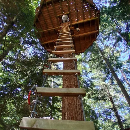 Les De Labrousse Lodge *