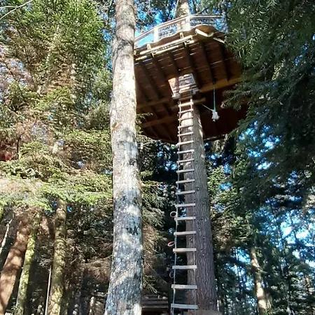 Les De Labrousse Lodge *